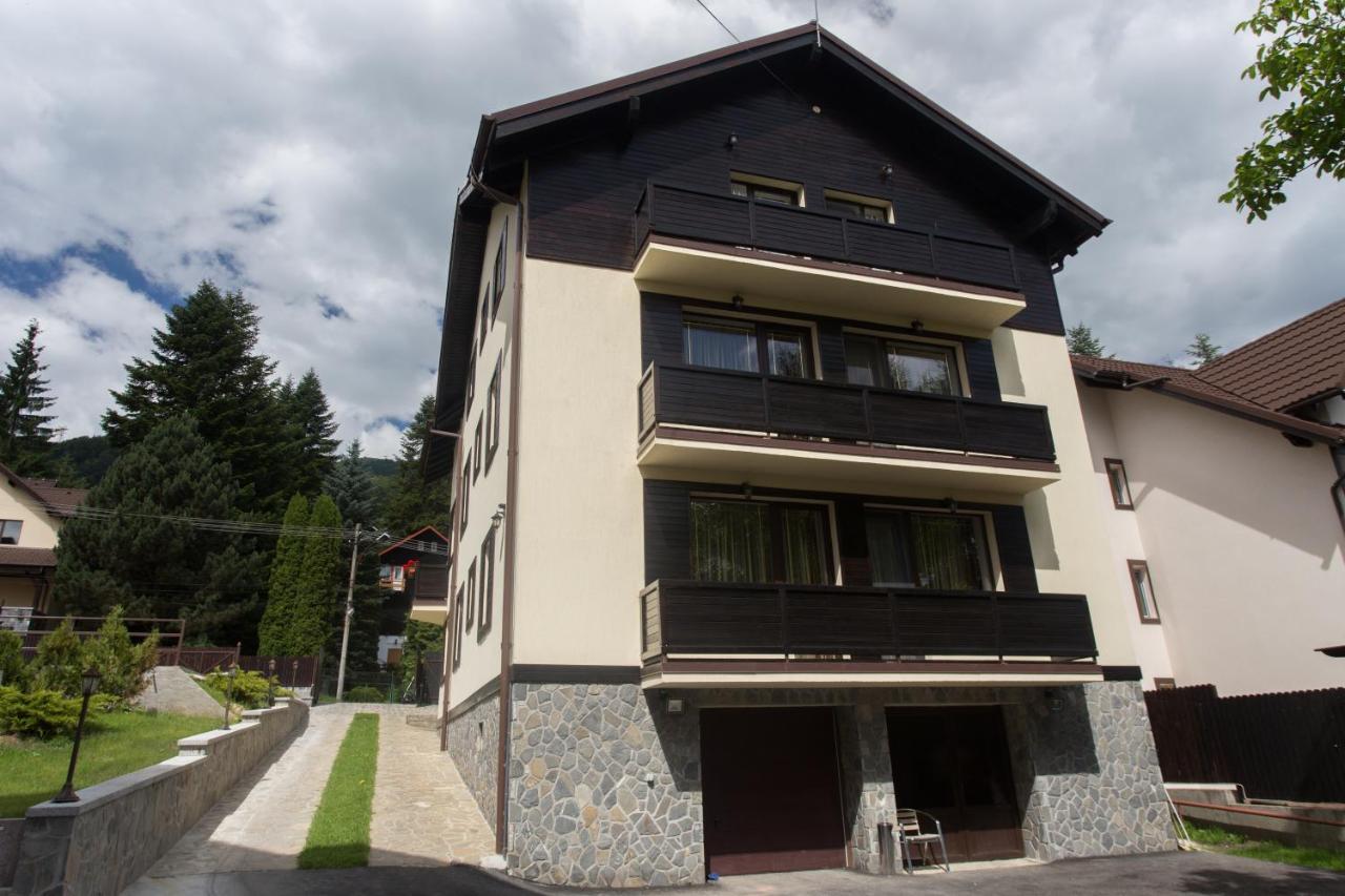 Pension Carmen'S Mansion A Sinaia Esterno foto